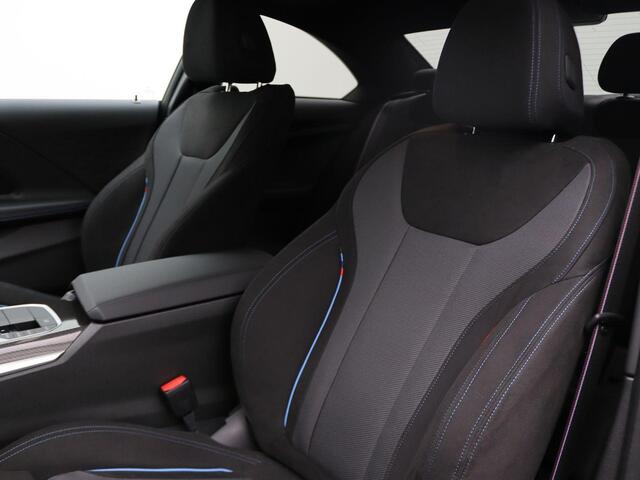 BMW 2-SERIE Coupé 220i High Executive | M Sportpakket Pro | Innovation Pack | Premium Pack | Stuurwielrand Verwarmd | Comfort Access | Schuifdak | Elektrisch Verstelbare Sportstoelen | Active Cruise Control | Harman Kardon | 19''