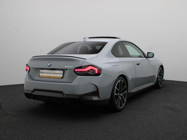 BMW 2-SERIE Coupé 220i High Executive | M Sportpakket Pro | M Sport Plus Pack | Parking Pack | Stuurwielrand Verwarmd | Schuifdak | Elektrisch Verstelbare M Sportstoelen | Head-Up Display | HiFi | 19''