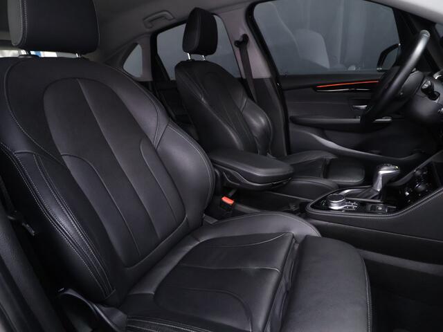 BMW 2-SERIE Active Tourer 225xe iPerformance High Executive [CAMERA, HEAD UP DISPLAY, LEDER SPORTSTOELEN, STOELVERWARMING, NIEUWSTAAT]