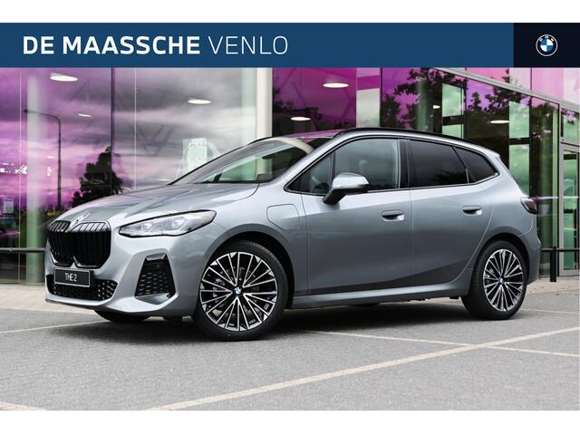 BMW 2-SERIE Active Tourer 225e xDrive High Executive M Sport Automaat / Panoramadak / Trekhaak / Sportstoelen / M Adaptief onderstel / Parking Assistant Plus / Head-Up / Harman-Kardon