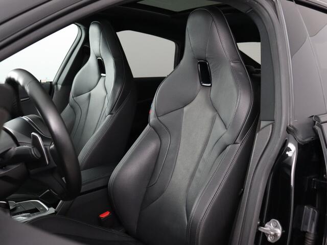 BMW 2-SERIE Gran Coupé M235i xDrive High Executive Edition (NL-Auto / Leder kuipstoelen / Pano / H&K / ACC)