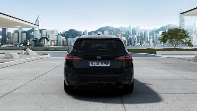 BMW 2-SERIE Active Tourer 225e xDrive High Executive M Sport Automaat / Panoramadak / Trekhaak / Sportstoelen / Head-Up / Adaptieve LED / M Adaptief onderstel / Parking Assistant Plus / Stuurverwarming