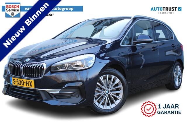 BMW 2-SERIE Active Tourer 225xe iPerformance | Incl. 12 maanden Garantie | Achteruitrijcamera | Stoelverwarming | Elektrische kofferbakklep | Parkeersensoren V+A | Cruise controle | Navigatie | Climate controle | Keyless entry/start | LED Koplampen | Lederen bekledin