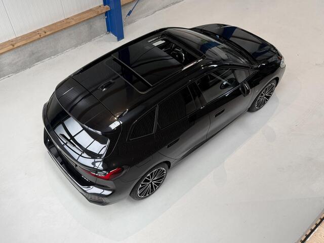 BMW 2-SERIE Active Tourer 223i 218 PK - M PAKKET - PANORAMADAK - LEER - HEAD UP - TREKHAAK - HARMAN KARDON - ZEER RIJK UITGERUST