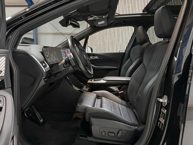 BMW 2-SERIE Active Tourer 223i 218 PK - M PAKKET - PANORAMADAK - LEER - HEAD UP - TREKHAAK - HARMAN KARDON - ZEER RIJK UITGERUST