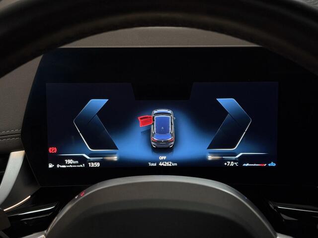 BMW 2-SERIE Active Tourer 223i 218 PK - M PAKKET - PANORAMADAK - LEER - HEAD UP - TREKHAAK - HARMAN KARDON - ZEER RIJK UITGERUST