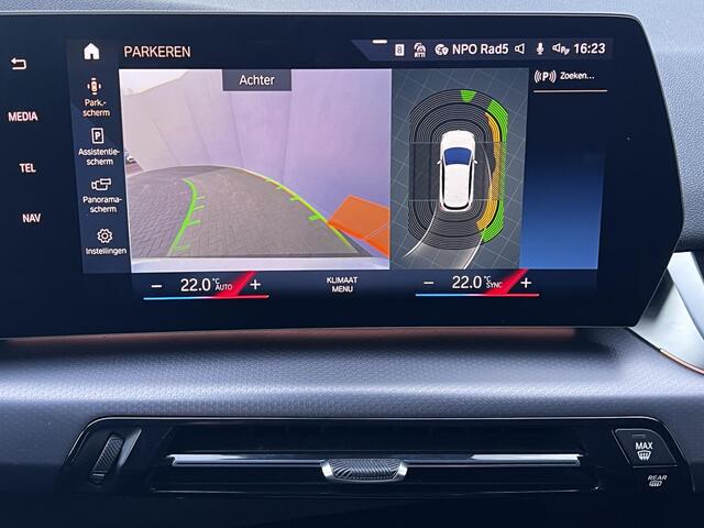 BMW 2-SERIE Active Tourer 225e xDrive M-Sport PHEV Automaat / Goed onderhouden / Navigatie / Camera / Apple Carplay Android / M Sportstoelen en stuur / Schakel-flippers /18" LM wielen /