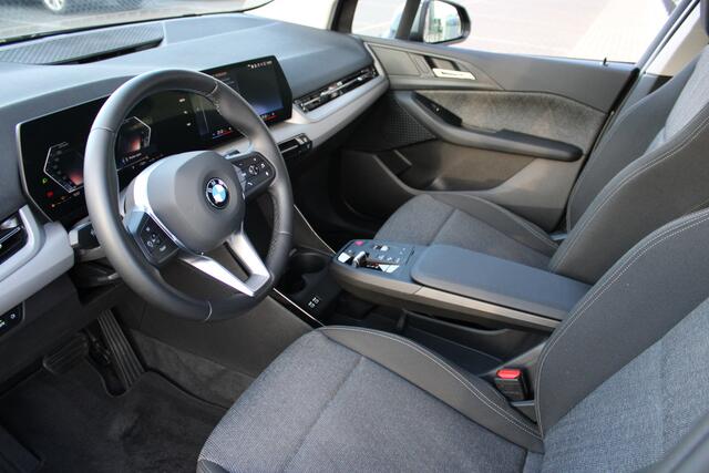 BMW 2-SERIE Active Tourer 218i Automaat / Achteruitrijcamera / Parking Assistant / Widescreen Display