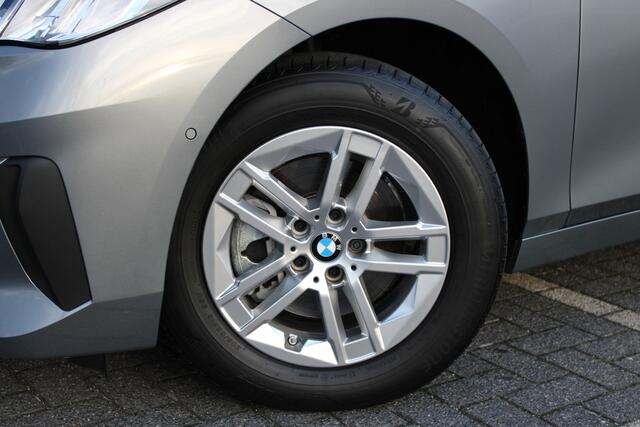 BMW 2-SERIE Active Tourer 218i Automaat / Achteruitrijcamera / Parking Assistant / Widescreen Display