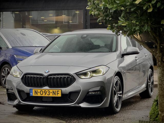 BMW 2-SERIE Gran Coupé 220i AUT7 M-SPORT PANODAK SPORTLEDER NAVI CAMERA DIGI-DASH APPLE-CARPLAY LED LMV PDC
