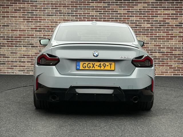 BMW 2-SERIE Coupé 220i Executive Achteruitrijcamera | Cruise | Stoel- & Stuurverwarming |