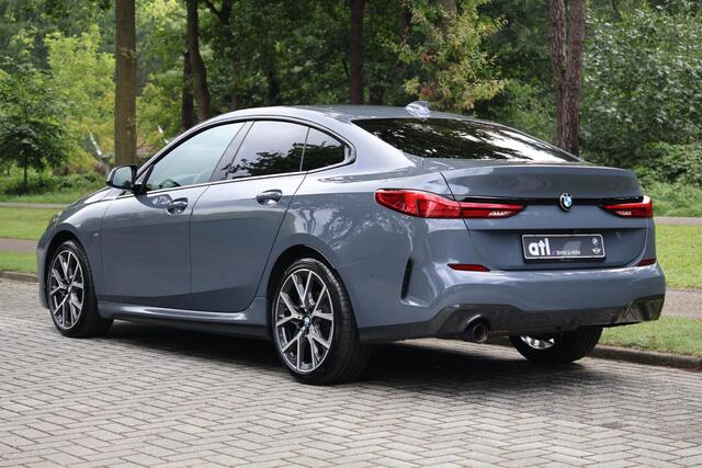 BMW 2-SERIE 218i Gran Coupé M-Sport Adap Cruise | Afn. Trekhaak | Harman Kardon | Stoelverwarming | Stuurwielverwarming | DAB | Camera | Sportstoelen | Etc.