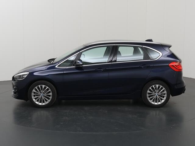 BMW 2-SERIE Active Tourer 218i Executive Edition | Sportstoelen | Cruise control | Climate Control | Elek. Achterklep | Parkeersensoren | Keyless start | Head-up Display |