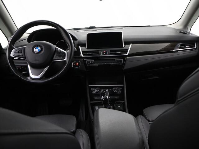 BMW 2-SERIE Active Tourer 218i Executive Edition | Sportstoelen | Cruise control | Climate Control | Elek. Achterklep | Parkeersensoren | Keyless start | Head-up Display |