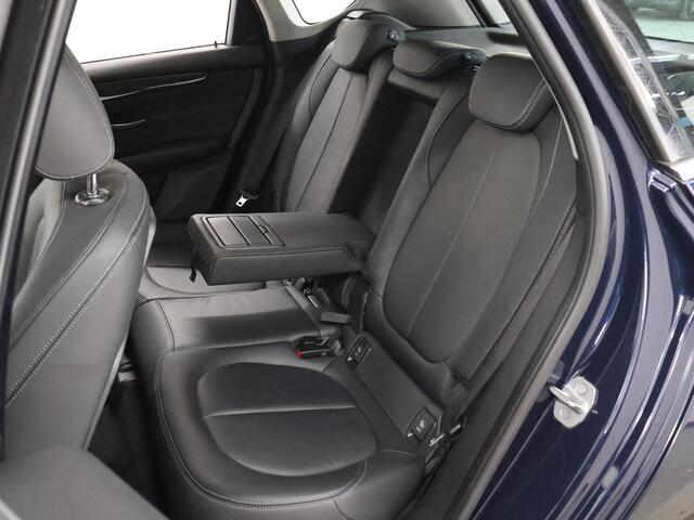 BMW 2-SERIE Active Tourer 218i Executive Edition | Sportstoelen | Cruise control | Climate Control | Elek. Achterklep | Parkeersensoren | Keyless start | Head-up Display |