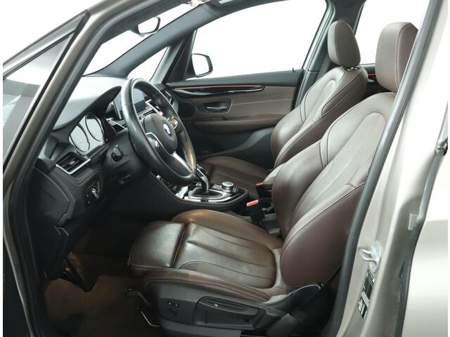 BMW 2-SERIE Active Tourer 218i High Executive |NAP |1e eigenaar | Automaat | Pano | HUD | Stoelverwarming | Camera