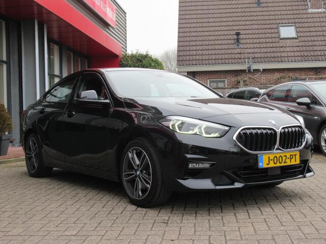 BMW 2-SERIE Gran Coupé 218i High Executive | Clima-Airco | Carplay | Parkeercamera | Head Up Display | Stuur/Stoelverwarming | Trekhaak | LED Dagrijverlichting |