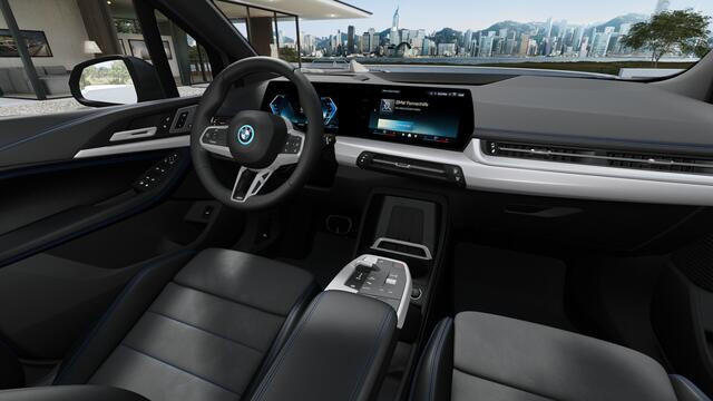 BMW 2-SERIE Active Tourer 225e xDrive High Executive M Sport Automaat / Panoramadak / Trekhaak / Sportstoelen / Adaptieve LED / M Adaptief onderstel / Head-Up / Parking Assistant Plus