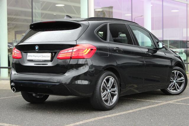 BMW 2-SERIE Active Tourer 218i High Executive Automaat / Panoramadak / Sportstoelen / Head-Up / LED / Cruise Control / Stoelverwarming