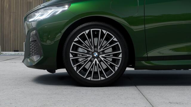 BMW 2-SERIE Active Tourer 225e xDrive High Executive M Sport Automaat / Trekhaak / Panoramadak / M Adaptief onderstel / Sportstoelen / Comfort Access / Head-Up