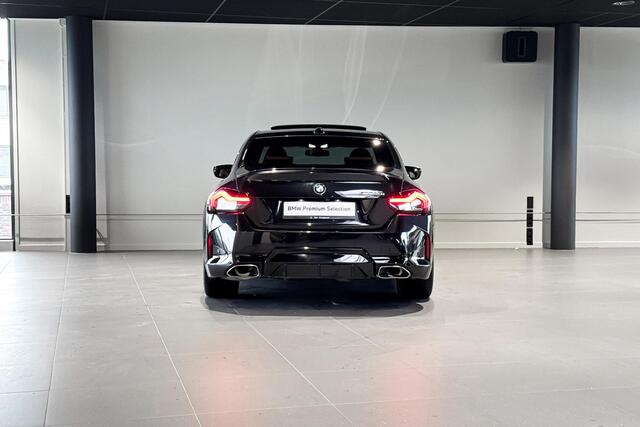 BMW 2-SERIE Coupé M240i | Glazen schuif-/kanteldak | Harman Kardon | Head-up Display | Comfort Access |