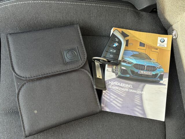 BMW 2-SERIE Gran Coupé 218i Exec. Edition Sport Line / Apple Carplay & Android Auto / Parkeersensoren voor en achter / Cruise control / DAB / 17" lichtmetalen velgen / Sportstoelen / Live Cockpit Plus