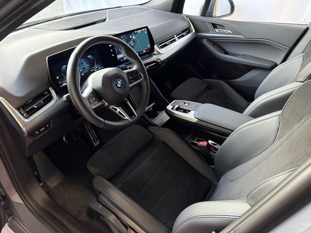 BMW 2-SERIE Active Tourer ? 230E ? M-SPORT ELEK.KLEP CAMERA WEGKLAPBARE.TREKHAAK AWD 4X4 4WD M-Sportpakket PHEV ? Top Auto's. Al 30 Jaar uw Bmw Specialist in , BMW M / M Sport / PHEV / HEV / Hybrid / Mhev / 25e / 30e / xDrive25e // xDrive30e / sDrive18i / sDrive20i