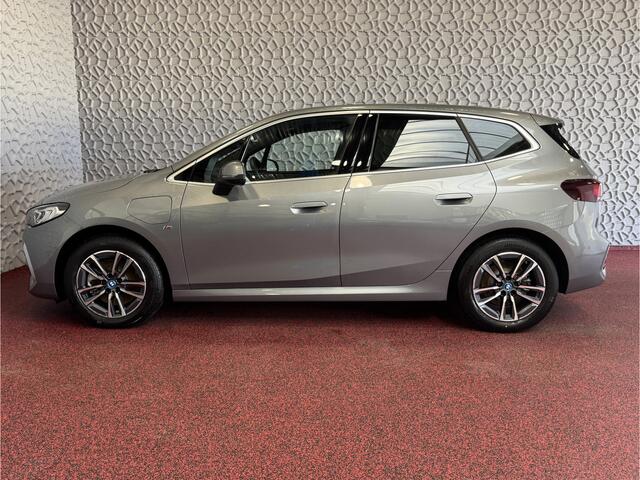 BMW 2-SERIE Active Tourer 230E TREKHAAK LED ELEK.KLEP CAMERA M-SPORT AWD 4X4 4WD M-Sportpakket PHEV ? Top Auto's. Al 30 Jaar uw Bmw Specialist in , BMW M / M Sport / PHEV / HEV / Hybrid / Mhev / 25e / 30e / xDrive25e // xDrive30e / sDrive18i / sDrive20i / sDrive23i