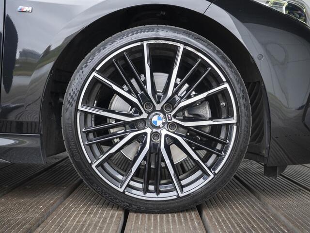 BMW 2-SERIE Gran Coupé 220i | High Executive | M Sport | Parking Pack | Panoramadak | Stoelverwarming | Achteruitrijcamera | 19''