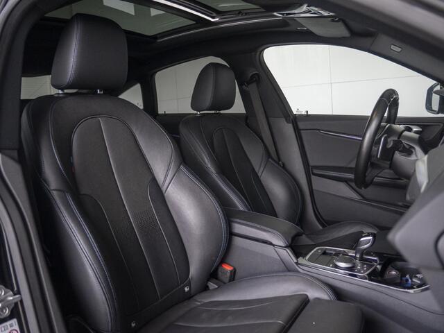 BMW 2-SERIE Gran Coupé 220i | High Executive | M Sport | Parking Pack | Panoramadak | Stoelverwarming | Achteruitrijcamera | 19''