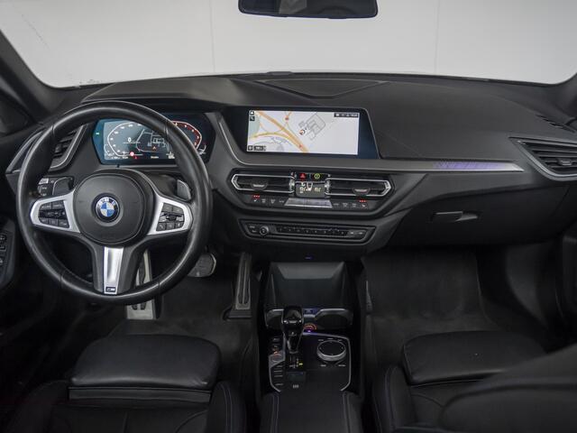 BMW 2-SERIE Gran Coupé 220i | High Executive | M Sport | Parking Pack | Panoramadak | Stoelverwarming | Achteruitrijcamera | 19''