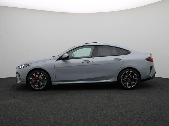 BMW 2-SERIE Gran Coupé 220 M Sportpakket Pro | Panoramadak | Harman Kardon | Parkeercamera | 18"