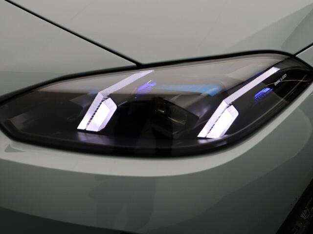 BMW 2-SERIE Gran Coupé 220 M Sportpakket Pro | Panoramadak | Harman Kardon | Parkeercamera | 18"