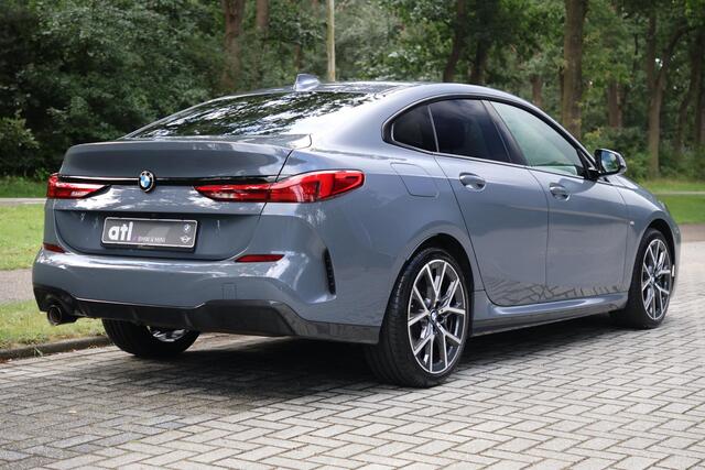 BMW 2-SERIE 218i Gran Coupé M-Sport | Adap Cruise | Afn. Trekhaak | Harman Kardon | Stoelverwarming | Stuurwielverwarming | DAB | Camera | Sportstoelen | Etc.