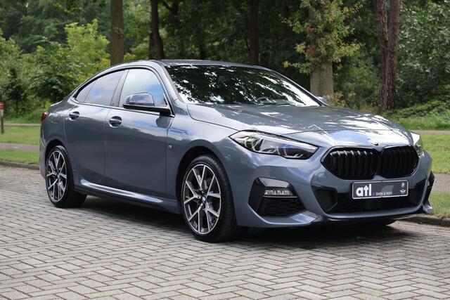 BMW 2-SERIE 218i Gran Coupé M-Sport | Adap Cruise | Afn. Trekhaak | Harman Kardon | Stoelverwarming | Stuurwielverwarming | DAB | Camera | Sportstoelen | Etc.