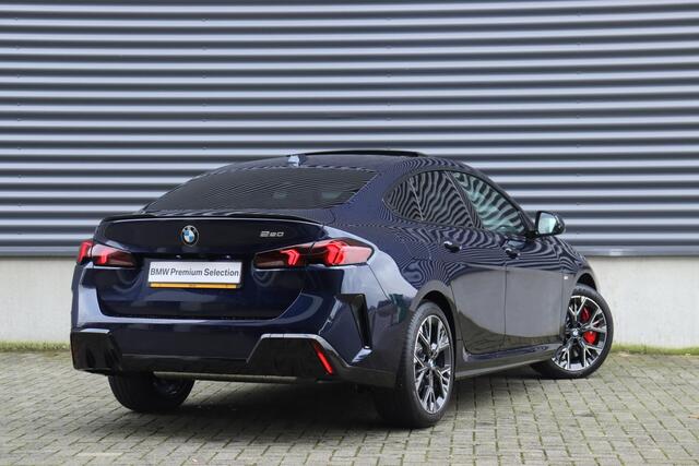 BMW 2-SERIE Gran Coupé 220 | M Sportpakket Pro | Panodak | Harman Kardon | Driving Assistant | Comfort Access | Achteruitrijcamera | Adaptieve LED | 18'' LMV | Ekris Selection
