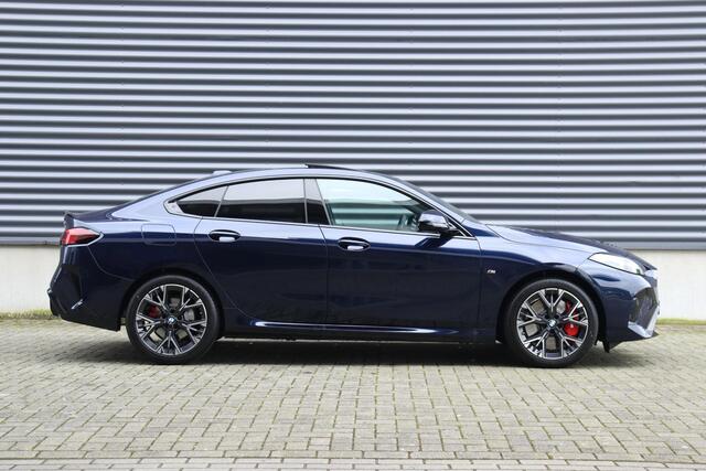 BMW 2-SERIE Gran Coupé 220 | M Sportpakket Pro | Panodak | Harman Kardon | Driving Assistant | Comfort Access | Achteruitrijcamera | Adaptieve LED | 18'' LMV | Ekris Selection