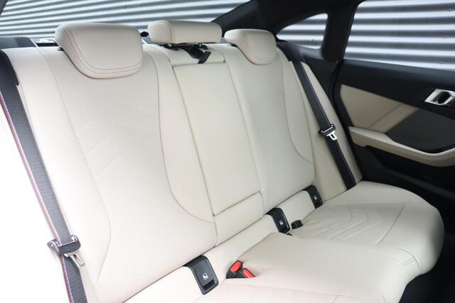 BMW 2-SERIE Gran Coupé 220 | M Sportpakket Pro | Panodak | Harman Kardon | Driving Assistant | Comfort Access | Achteruitrijcamera | Adaptieve LED | 18'' LMV | Ekris Selection