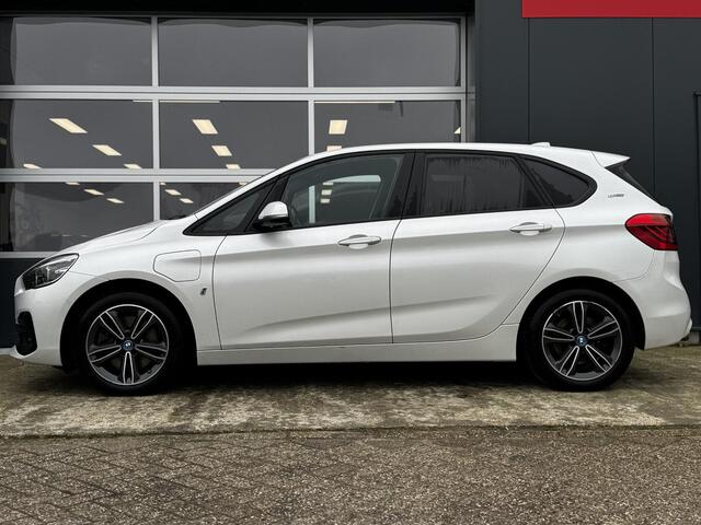 BMW 2-SERIE Active Tourer 225xe iPerformance Executive - Navigatie - Stoelverwarming - Camera - Trekhaak