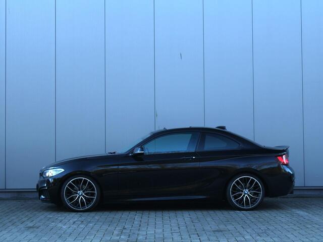 BMW 2-SERIE Coupé 218i Centennial Executive M-Sport | NAP | Schuif-/kanteldak | Stoelverwarming | Lichtmetalen velgen | Climate Control | Etc..