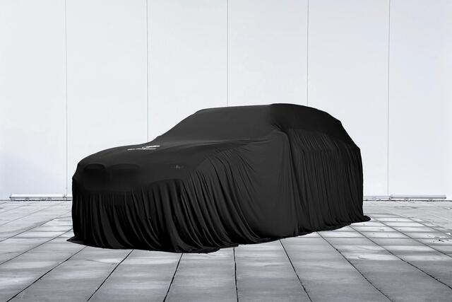 BMW 2-SERIE Active Tourer 225e xDrive Luxury Line 18 Inch / Stoelverwarming / Electrische Zwenkhaak / Panodak / Getinte Ramen Achter