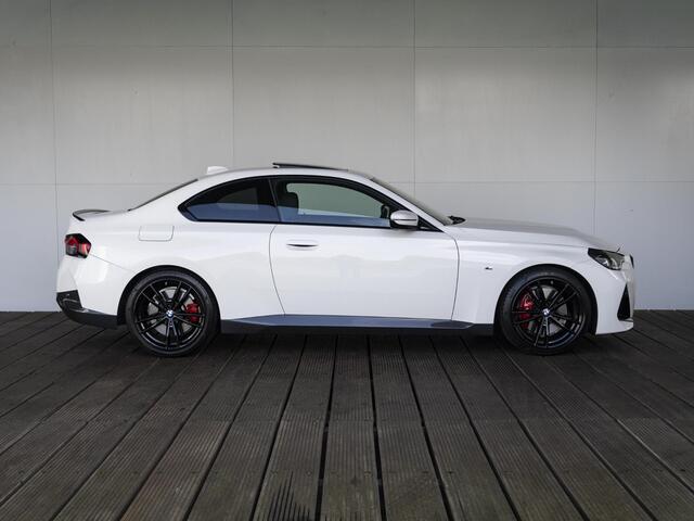 BMW 2-SERIE Coupé 220i | High Executive | M Sportpakket Pro | Schuif-/kanteldak | Laserlicht | Stoelverwarming | 19''