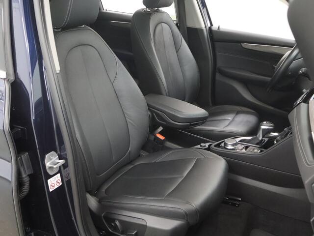 BMW 2-SERIE Active Tourer 225xe iPerformance High Executive | HUD | Lederen Interieur | Groot Navigatie | DAB | Camera | Stoelverwarming | Panoramadak | Harman/Kardon | BMW LED | Ele. kofferdeksel |