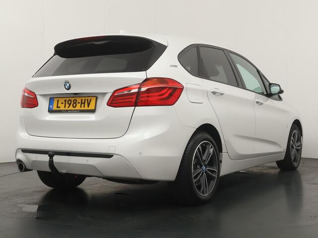 BMW 2-SERIE Active Tourer 225xe iPerformance Executive - Navigatie - Stoelverwarming - Camera - Trekhaak