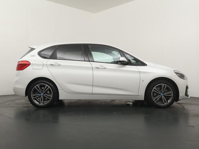BMW 2-SERIE Active Tourer 225xe iPerformance Executive - Navigatie - Stoelverwarming - Camera - Trekhaak