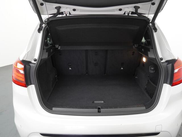 BMW 2-SERIE Active Tourer 225xe iPerformance Executive - Navigatie - Stoelverwarming - Camera - Trekhaak