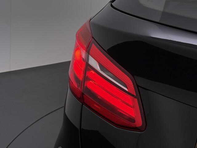 BMW 2-SERIE Active Tourer 218i Pano | Trekhaak | Camera | NAP
