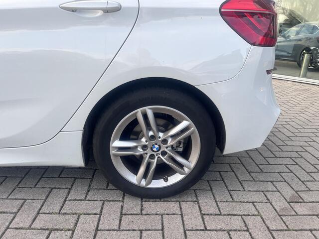BMW 2-SERIE Active Tourer 220i High Executive Launch Edition Panorama dak|192 Pk| Trekhaak| Headup|Automaat| zeer nette auto!!