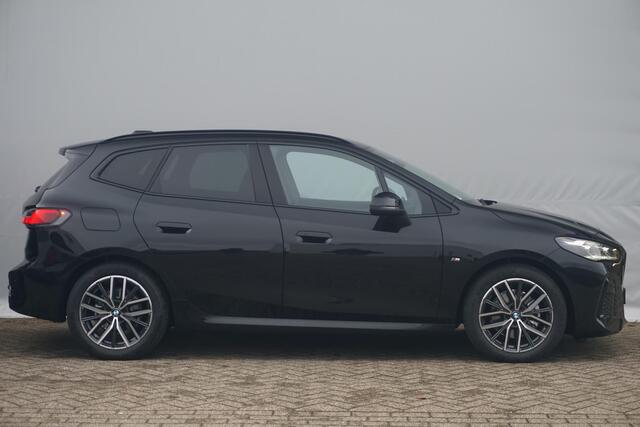 BMW 2-SERIE Active Tourer 218i M Sport | Trekhaak / Panoramadak / Driving Assistant / Comfort Access / Stoel & Stuurwielverwarming