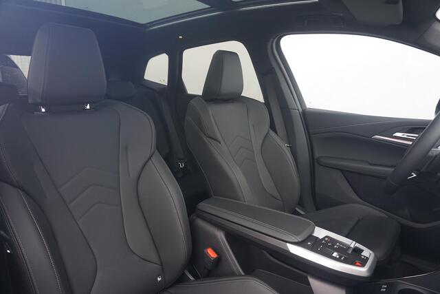 BMW 2-SERIE Active Tourer 218i M Sport | Trekhaak / Panoramadak / Driving Assistant / Comfort Access / Stoel & Stuurwielverwarming